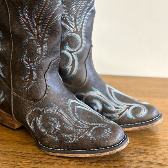 NEVER WORN cowboy boots - Picture 3 of 9